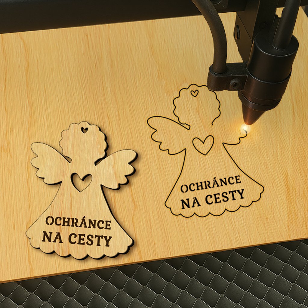 Andílek – ochranný dřevěný talisman do auta s gravírováním
